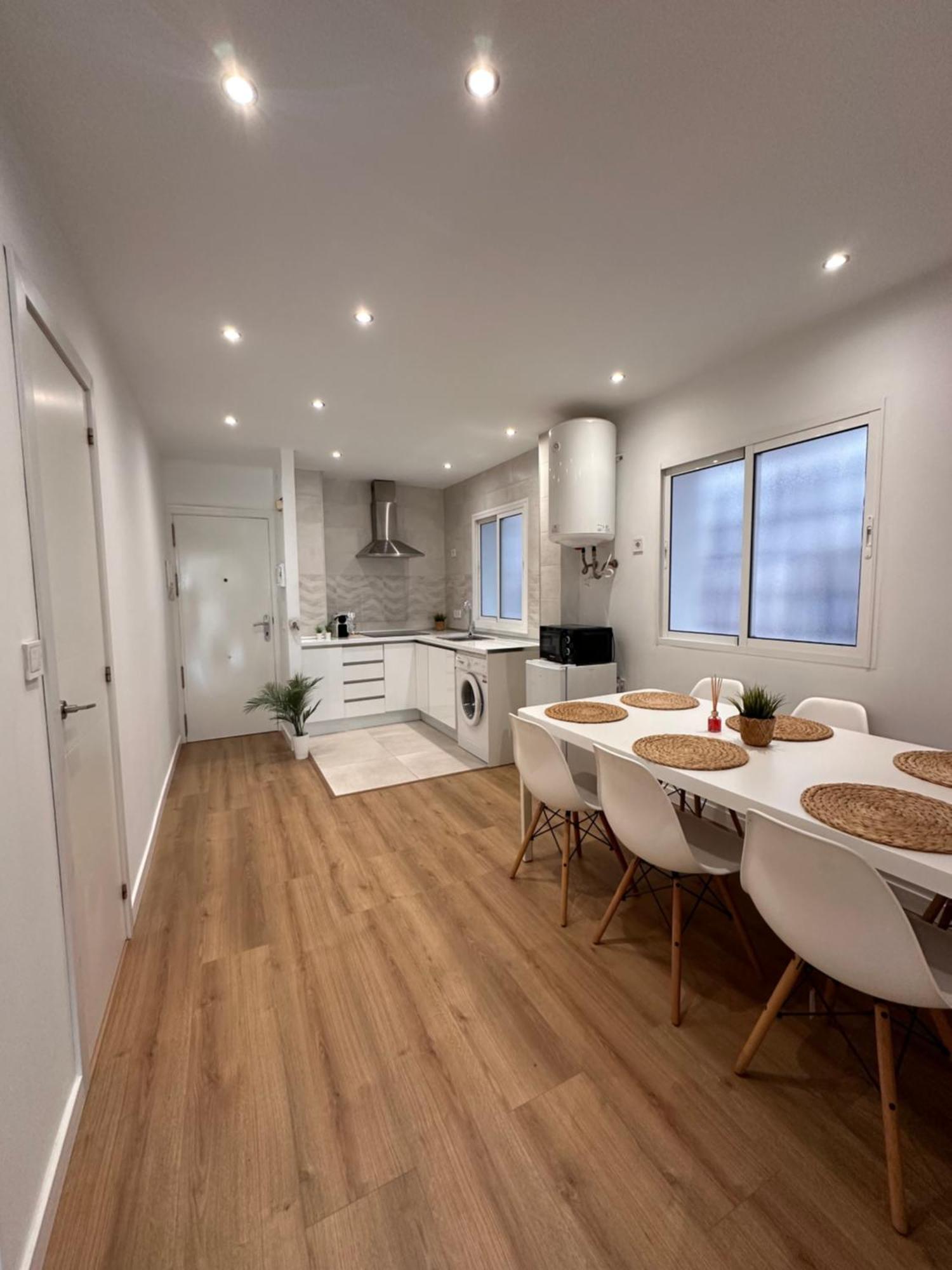 Claveles De Luxe Apartment มาลากา ภายนอก รูปภาพ
