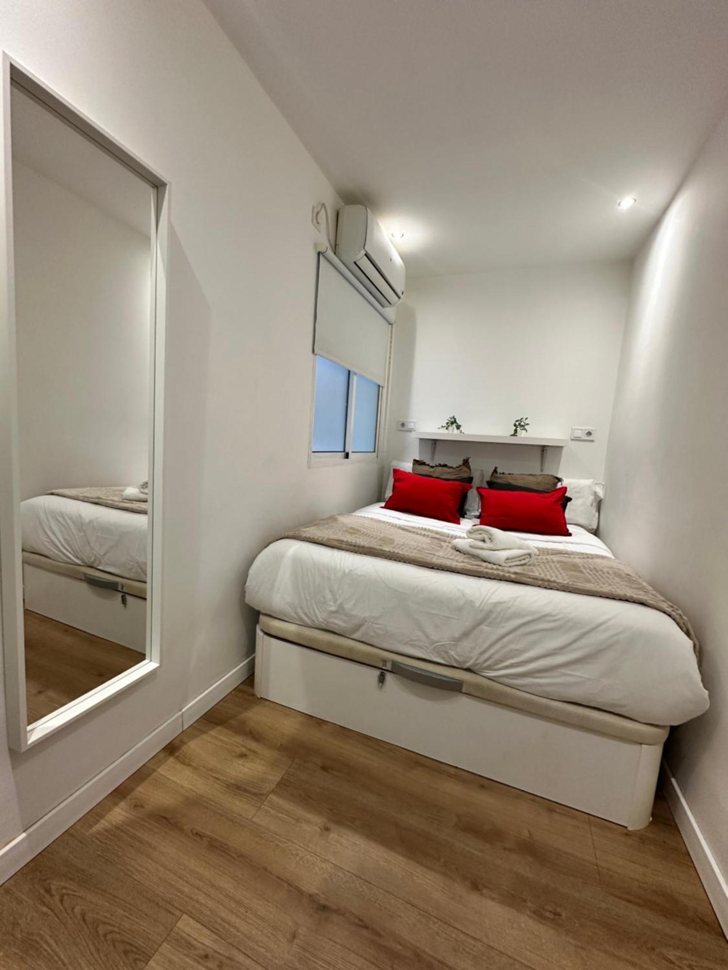 Claveles De Luxe Apartment มาลากา ภายนอก รูปภาพ