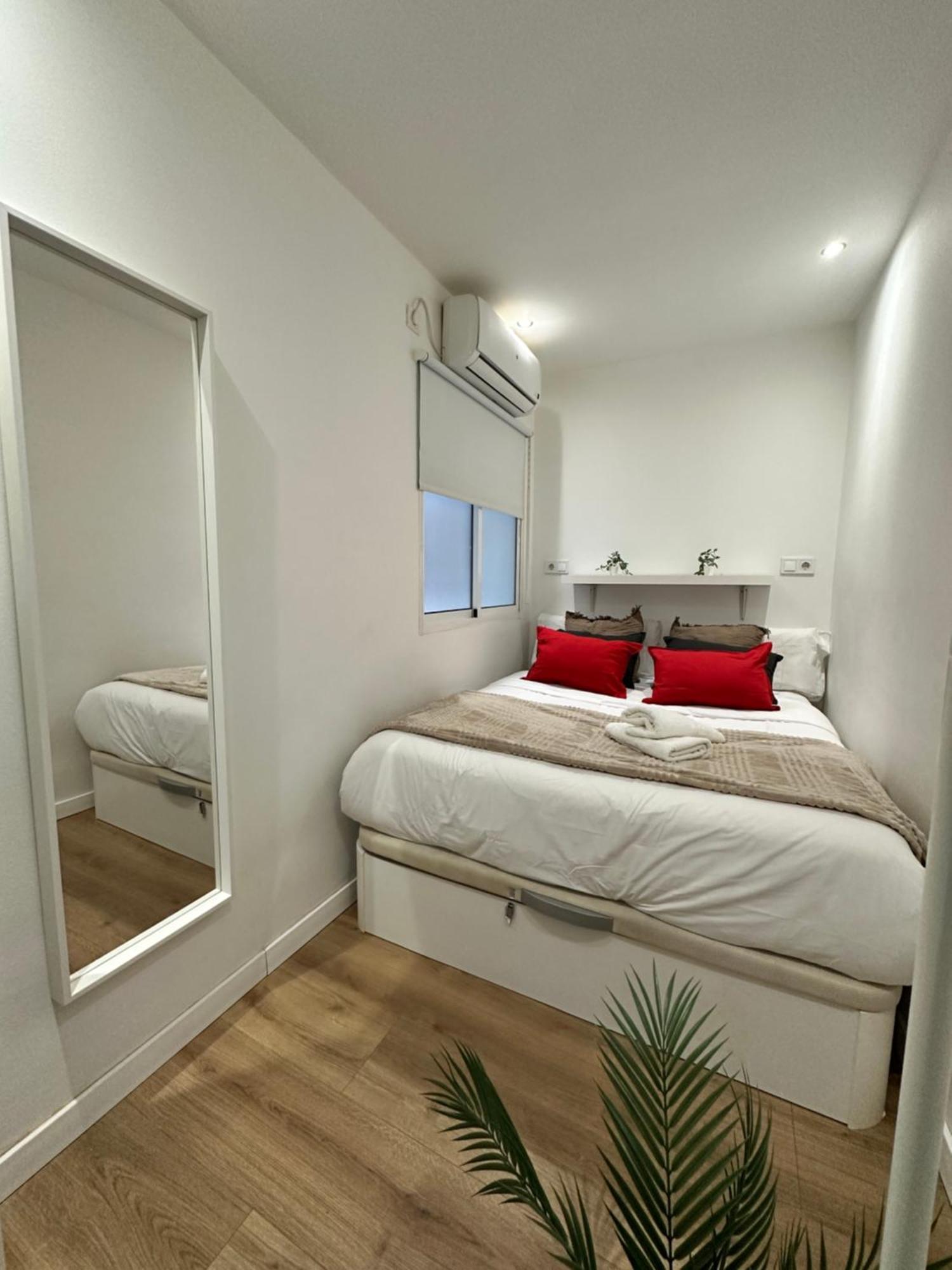 Claveles De Luxe Apartment มาลากา ภายนอก รูปภาพ